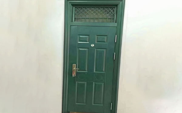 果洛学校教室门