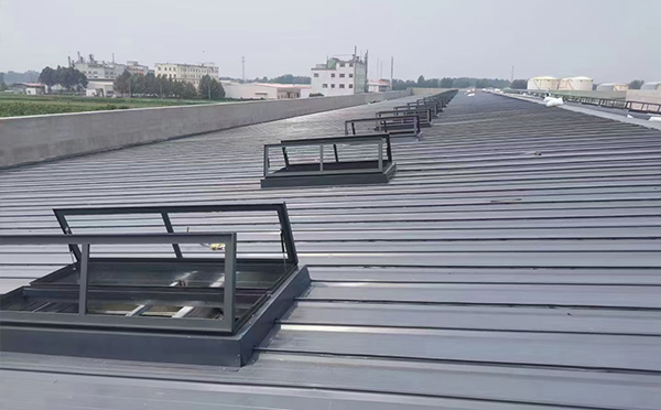 某中学室内体育馆果洛排烟窗改造项目