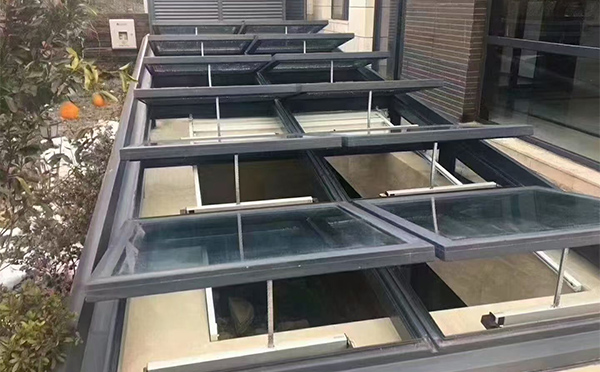 某轨道交通车辆维修车间果洛排烟窗应用