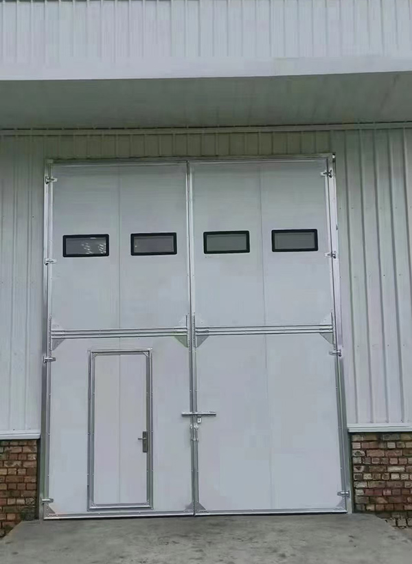 果洛工业门在设备装配车间出入口的实施记录