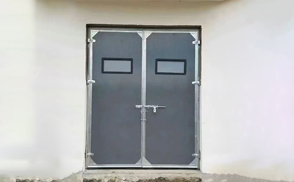 果洛工业门在高温作业区域的运行表现